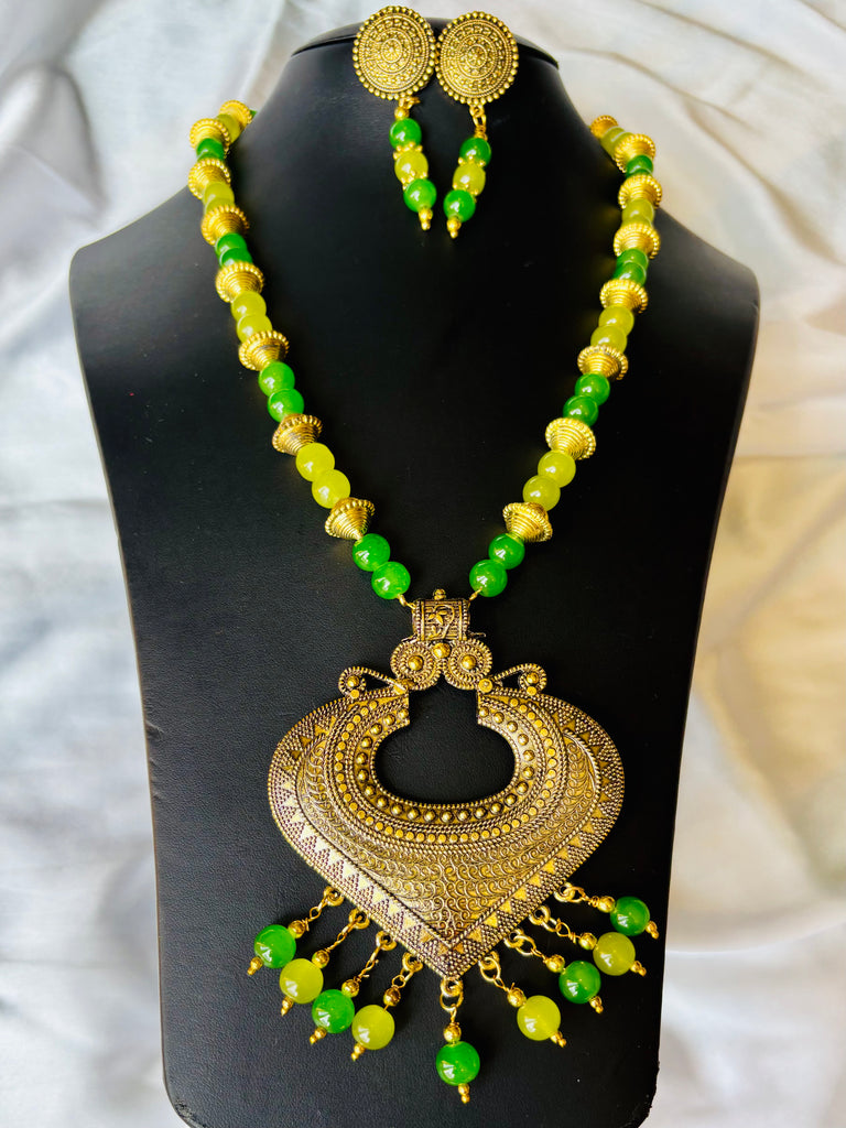Antique Pendant Green Beads Necklace