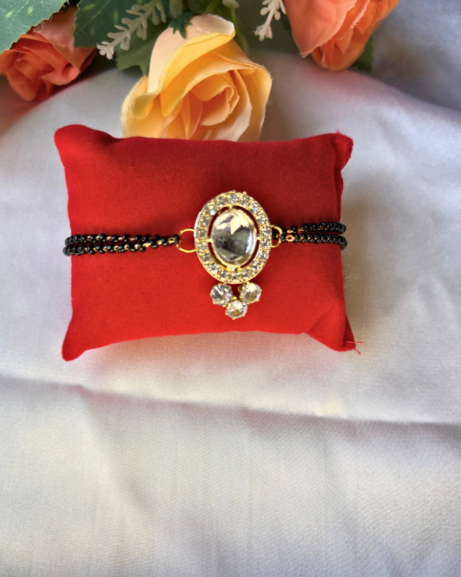 Oval Kundan Hand Mangalsutra